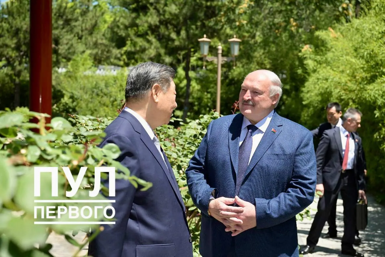 Сі Цзіньпін і Лукашенко в Китаї 4 червня 2025 року
