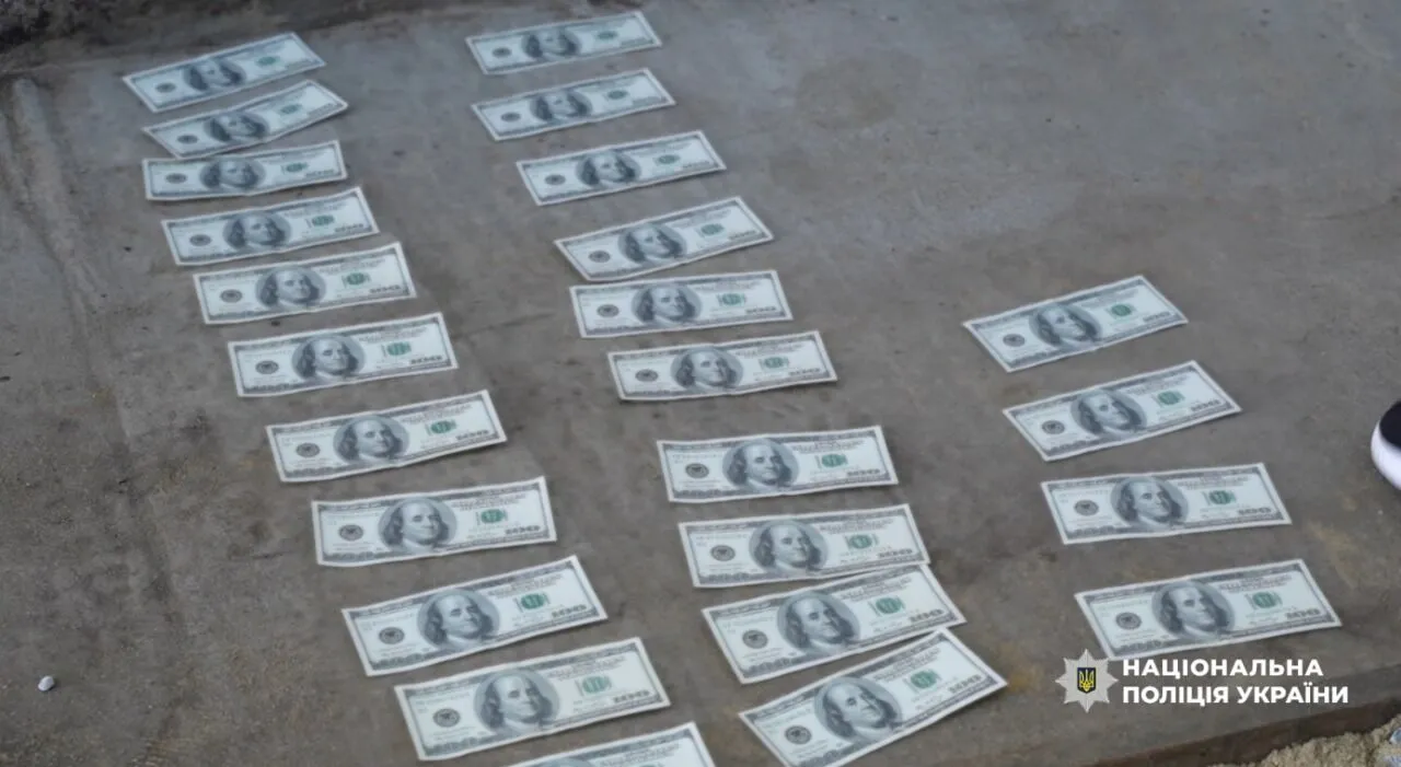 Обіцяв "бронь" за $2500: в Одеській області упіймали на хабарі інспектора ТЦК. Фото і відео