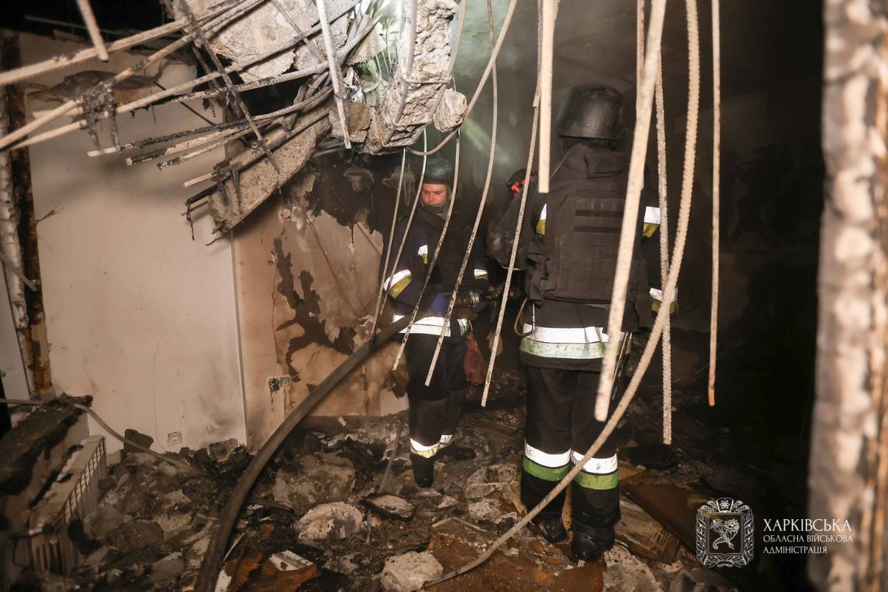 РФ вдарила по Харкову ракетою і "Шахедами": є влучання в будинки, серед постраждалих – вагітна та діти. Фото й відео