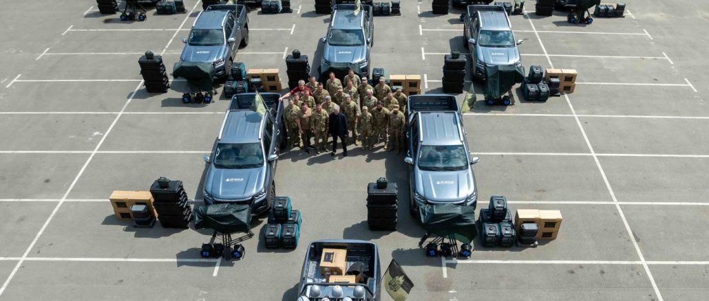 "Це прикриє 200 км фронту": українські воїни отримали нову техніку від Порошенка
