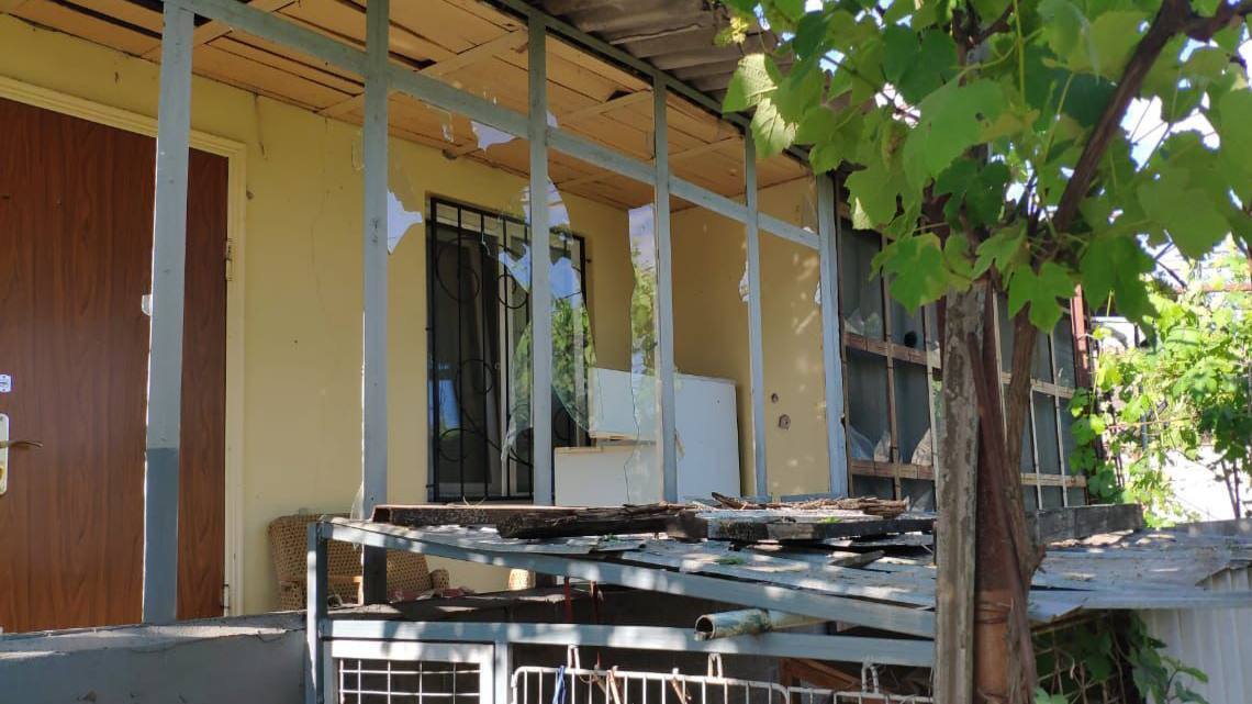 Ворог продовжує тероризувати Дніпропетровщину: у Нікополі загинула жінка, є поранені. Фото