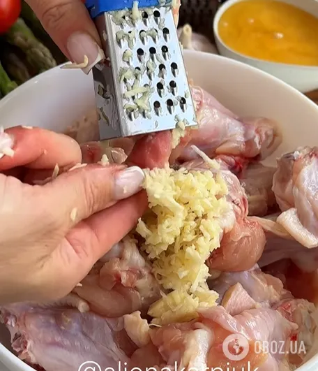 Сочные куриные крылья с чесноком и соевым соусом: мясо просто тает во рту