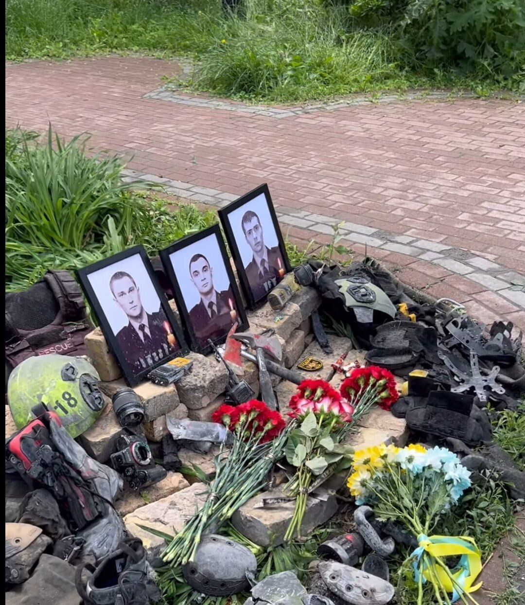 "Це порожнеча, яку вже не заповнити": з'явились фото і дані  рятувальників, яких Росія вбила ударом по Києву