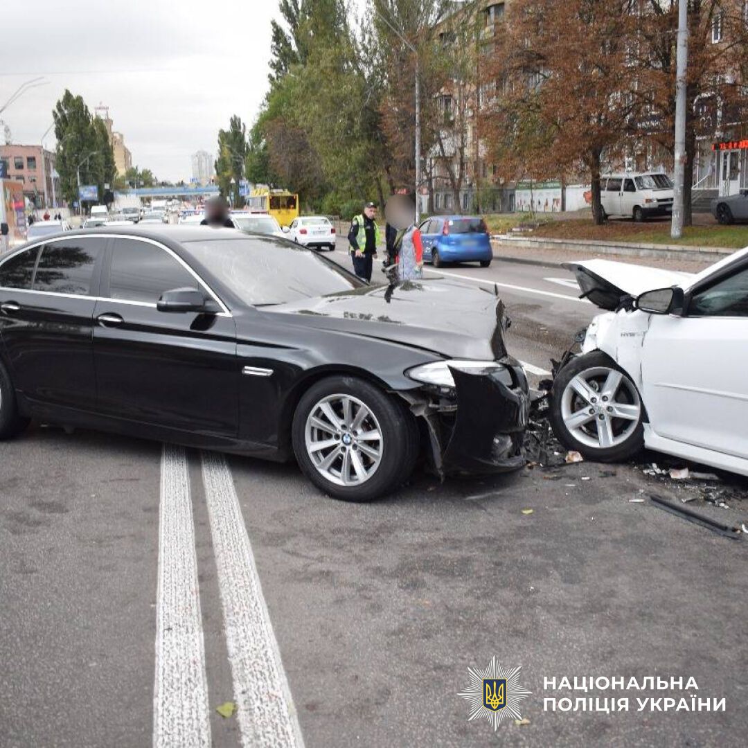 В Киеве иностранец под наркотиками устроил тройное ДТП: есть пострадавшие. Подробности и фото