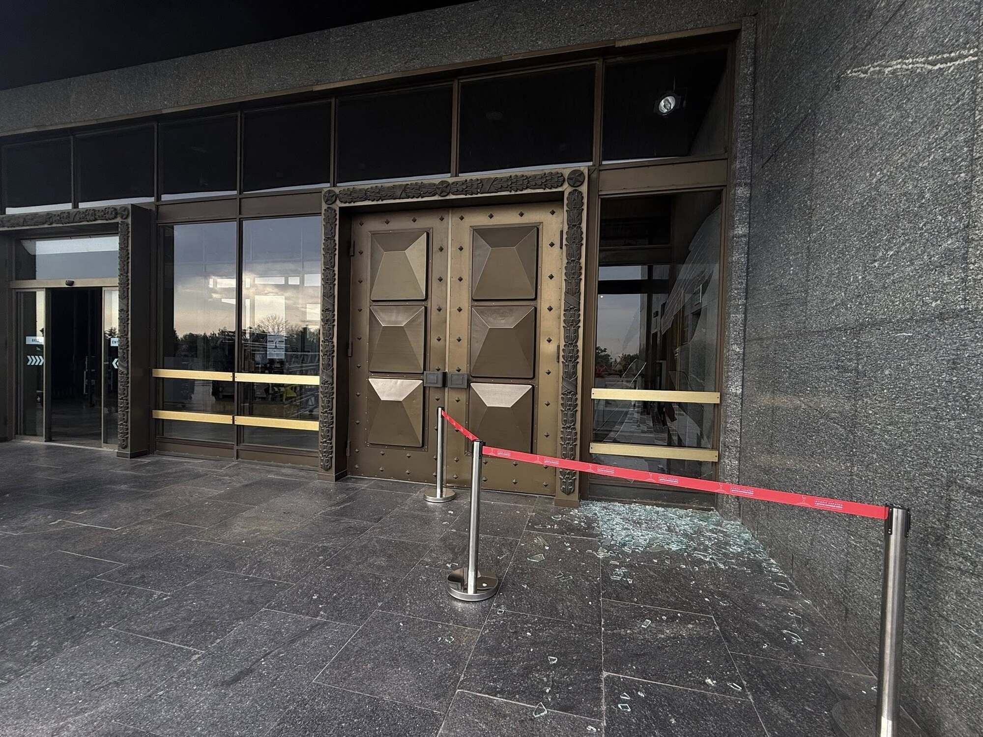 У Києві внаслідок російської атаки пошкоджено Музей другої світової війни. Подробиці та фото