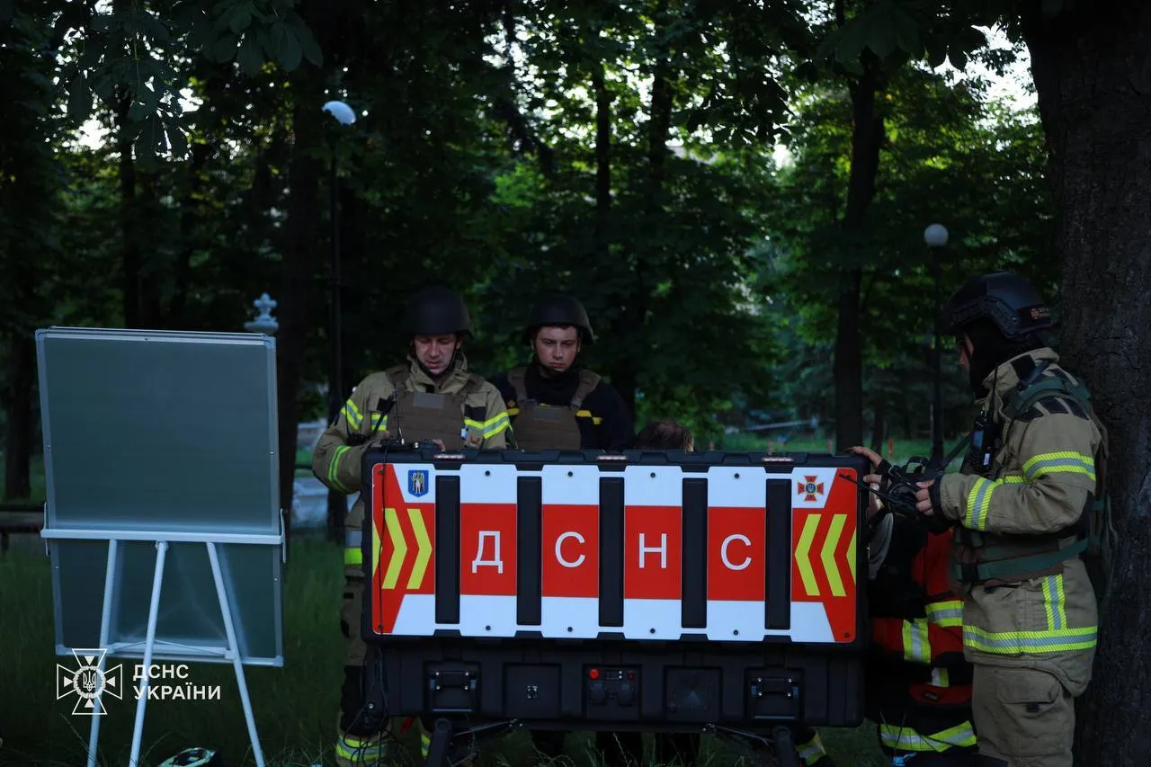 У Києві під час ліквідації наслідків ворожих ударів загинуло троє рятувальників ДСНС