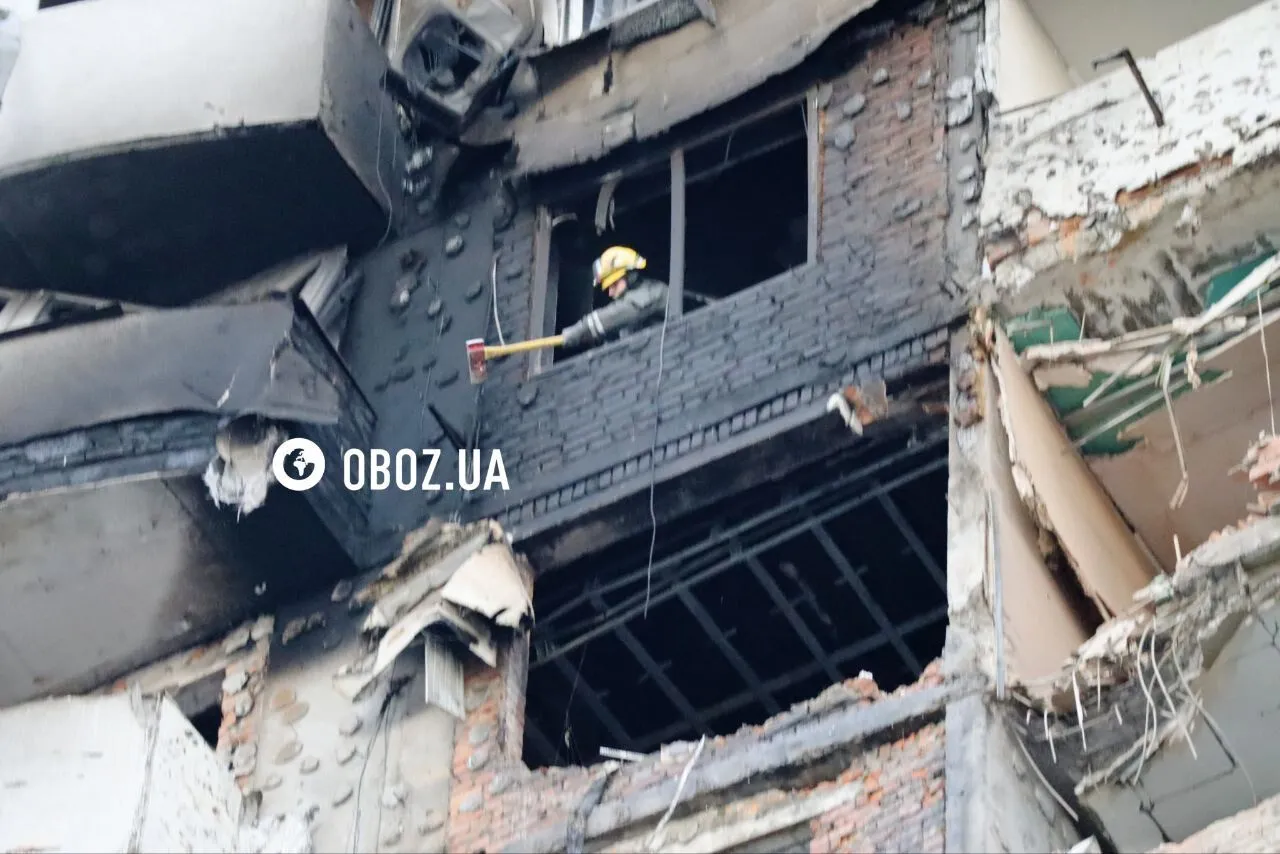 Київ уночі опинився під атакою "Шахедів" і ракет: четверо загиблих і багато постраждалих, пошкоджено колії метро. Фото й відео