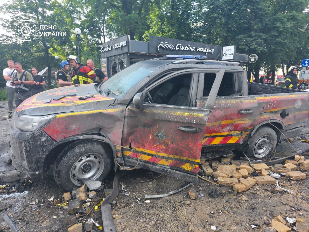 У Києві під час ліквідації наслідків ворожих ударів загинуло троє рятувальників ДСНС