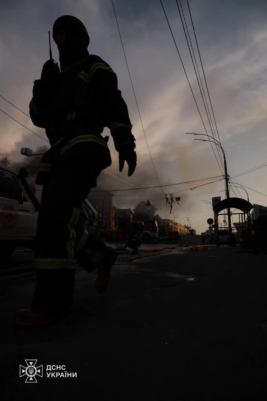 У Києві під час ліквідації наслідків ворожих ударів загинуло троє рятувальників ДСНС