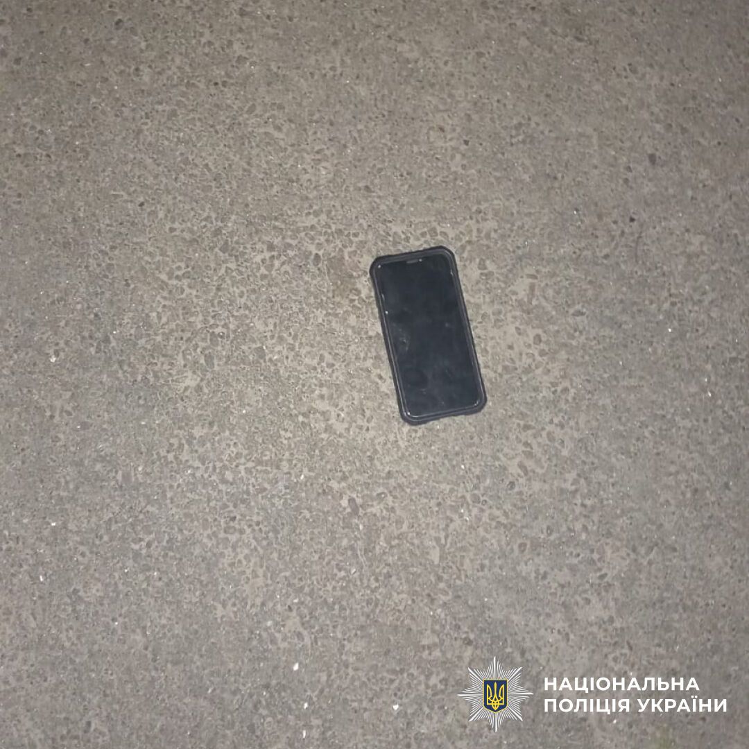 В Киеве злоумышленник с ножом ограбил военного. Подробности и фото