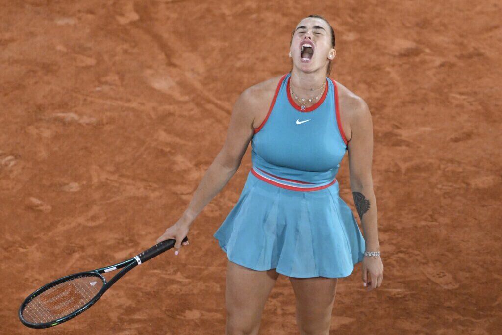 "Иди нах*й отсюда". Соболенко отметилась мерзкой выходкой в финале Roland Garros. Видео