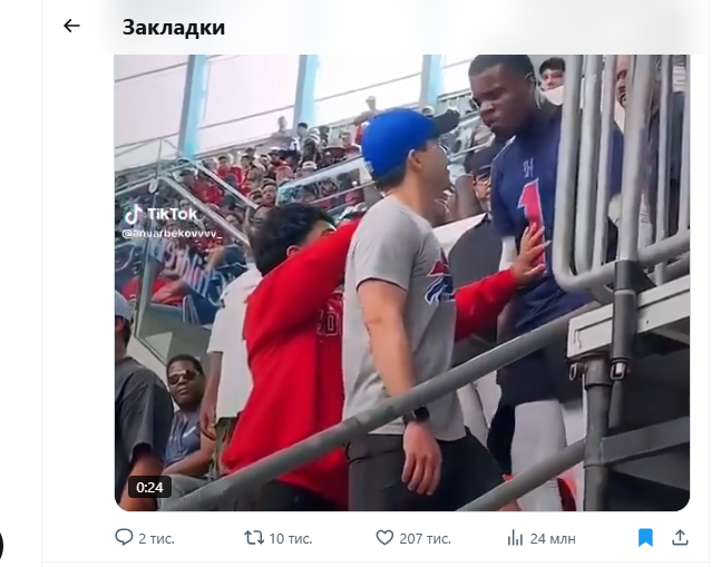 Болельщик на футболе наехал на прохожего, не зная, что тот непобедимый боксер. Видео с последствиям собрало 24 млн просмотров