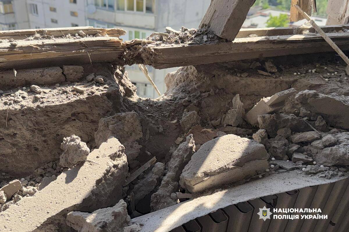 На Херсонщине под вражеским огнем оказались многоэтажки: четверо погибших, 11 раненых