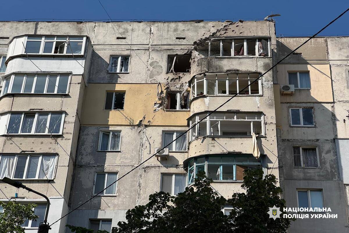 На Херсонщине под вражеским огнем оказались многоэтажки: четверо погибших, 11 раненых