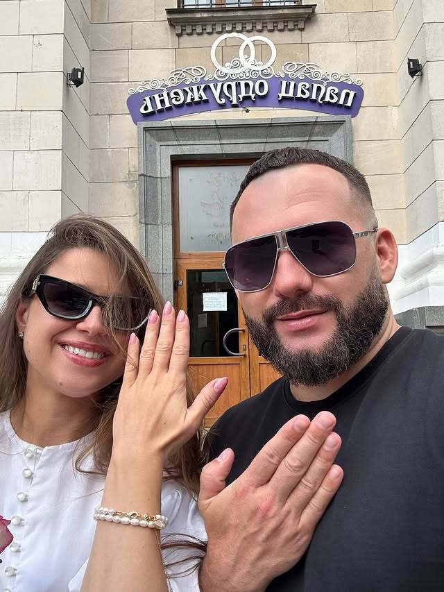 Ексдружина Дзідзьо SLAVIA вийшла заміж за кілька днів до пологів і показала креативні обручки