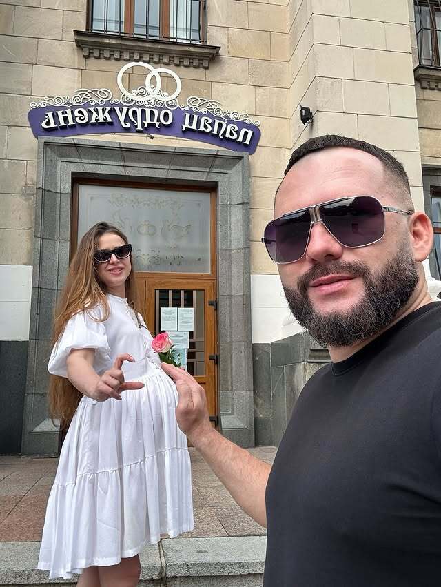 Ексдружина Дзідзьо SLAVIA вийшла заміж за кілька днів до пологів і показала креативні обручки
