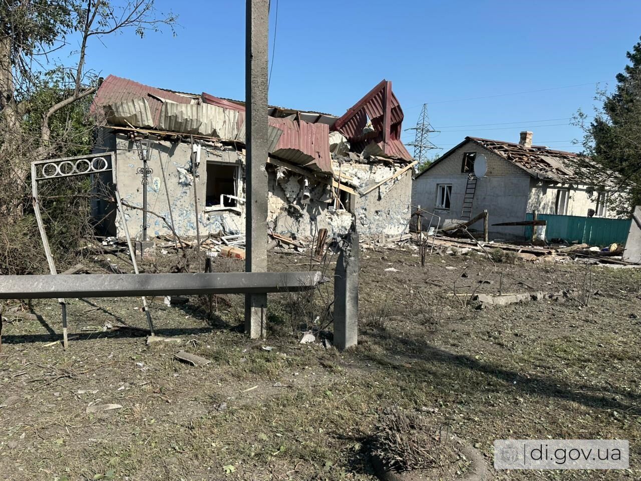 У Харківській області авіабомба прилетіла в будинок: батько загинув, а син отримав поранення. Фото