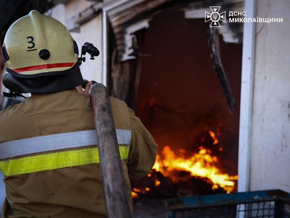 Армія Росії атакувала Миколаївщину двома ракетами: виникла масштабна пожежа. Фото