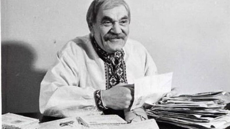 "Отака х*йня, малята". Хто такий легендарний Дід Панас – звинувачення у націоналізмі, вишиванка проти Кремля та знаменита телефраза