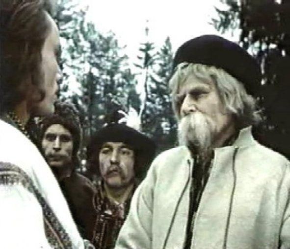 "Отака х*йня, малята". Хто такий легендарний Дід Панас – звинувачення у націоналізмі, вишиванка проти Кремля та знаменита телефраза