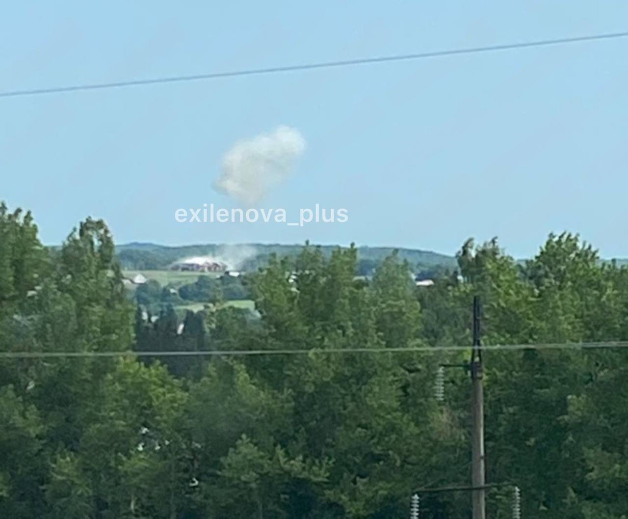 Прилет мог быть по командному пункту: в сеть попали кадры "бавовны" под Рыльском. Фото и видео