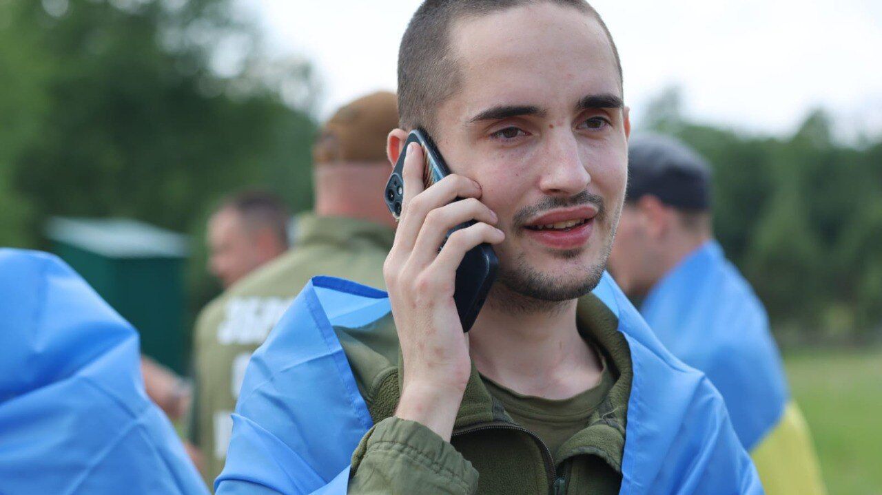"Наші вдома": Зеленський заявив про новий етап обміну полоненими і показав фото тих, кого вдалося повернути. Фото