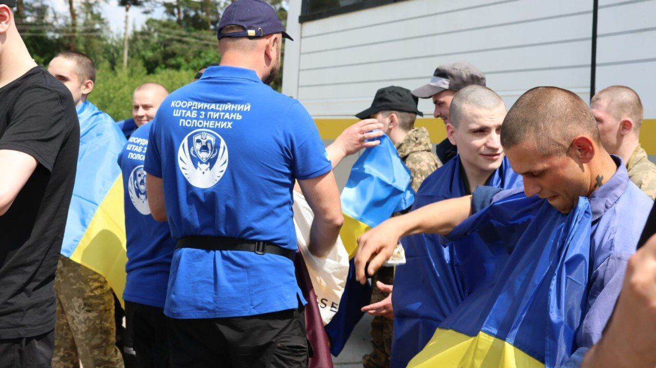 "Наші вдома": Зеленський заявив про новий етап обміну полоненими і показав фото тих, кого вдалося повернути. Фото