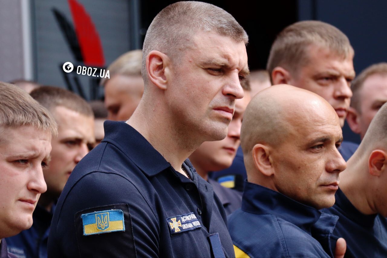 Проводжали під Енніо Морріконе: у Києві попрощалися з рятувальниками, які загинули під час ліквідації наслідків обстрілу столиці. Фото та відео