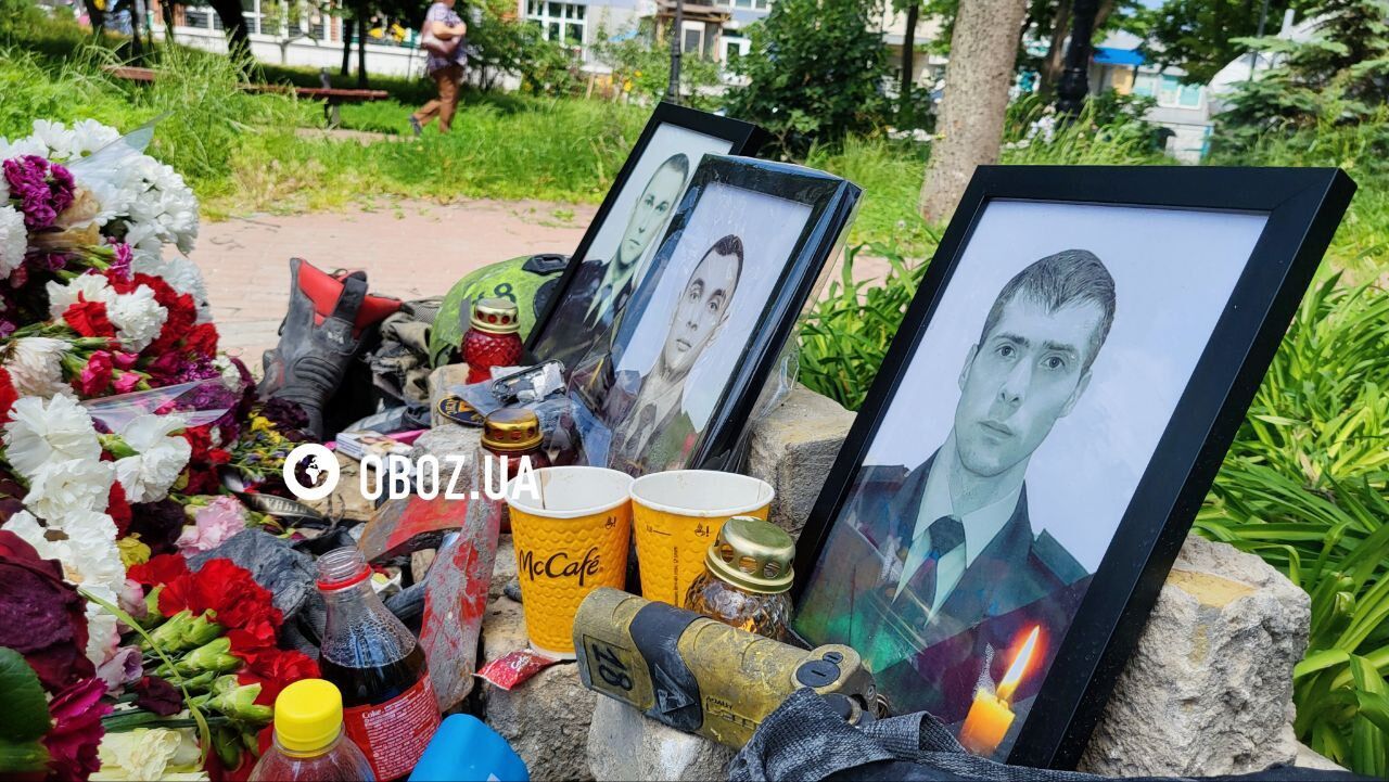 Квіти та лампадки: у Києві на місці загибелі трьох рятувальників облаштували меморіал. Фото та відео