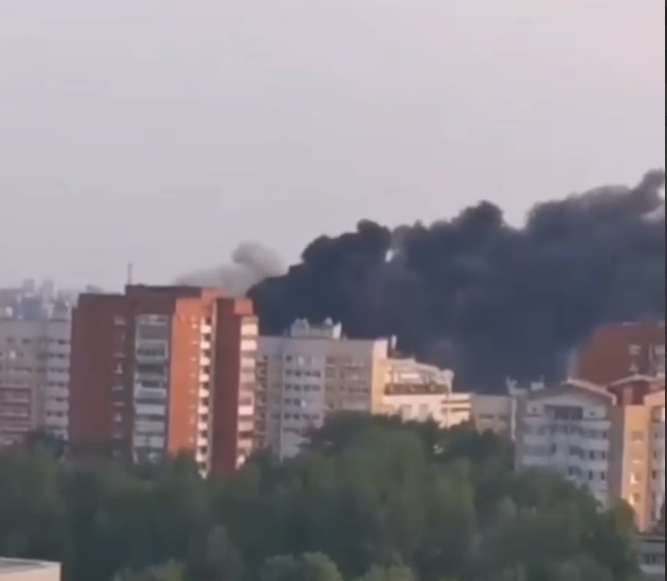 У Генштабі підтвердили удар по заводу в Чебоксарах, де виготовляли антени для "Шахедів": сталась масштабна пожежа. Відео
