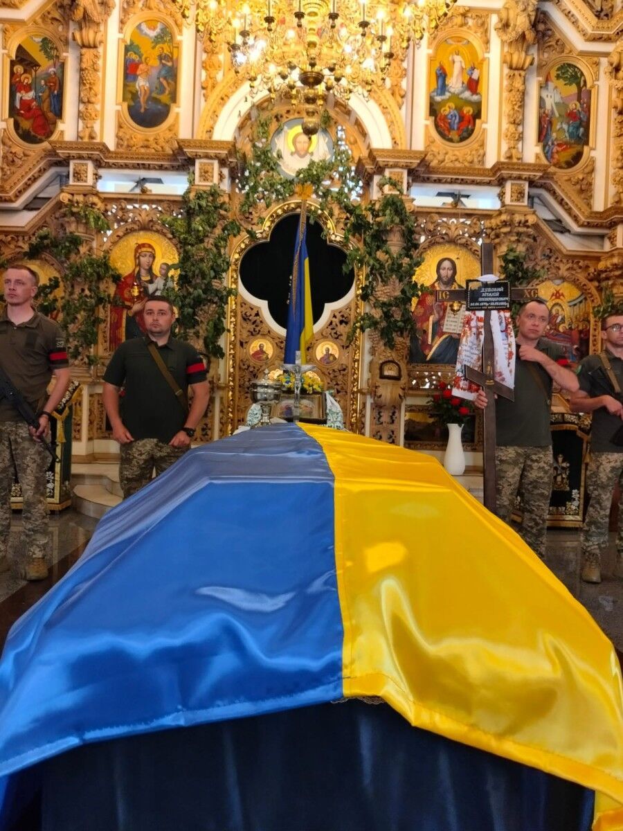 Віддав життя за Україну: у Полтаві попрощалися з воїном, який загинув у боях на Донеччині. Фото