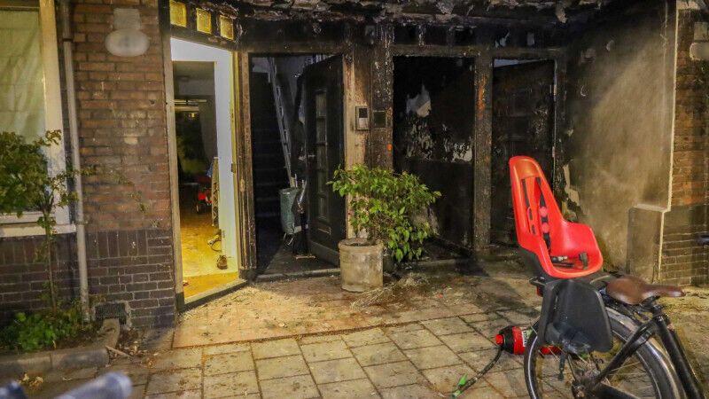 В Амстердамі стались вибух і пожежа у багатоквартирному будинку: мешканці вистрибували з вікон. Фото
