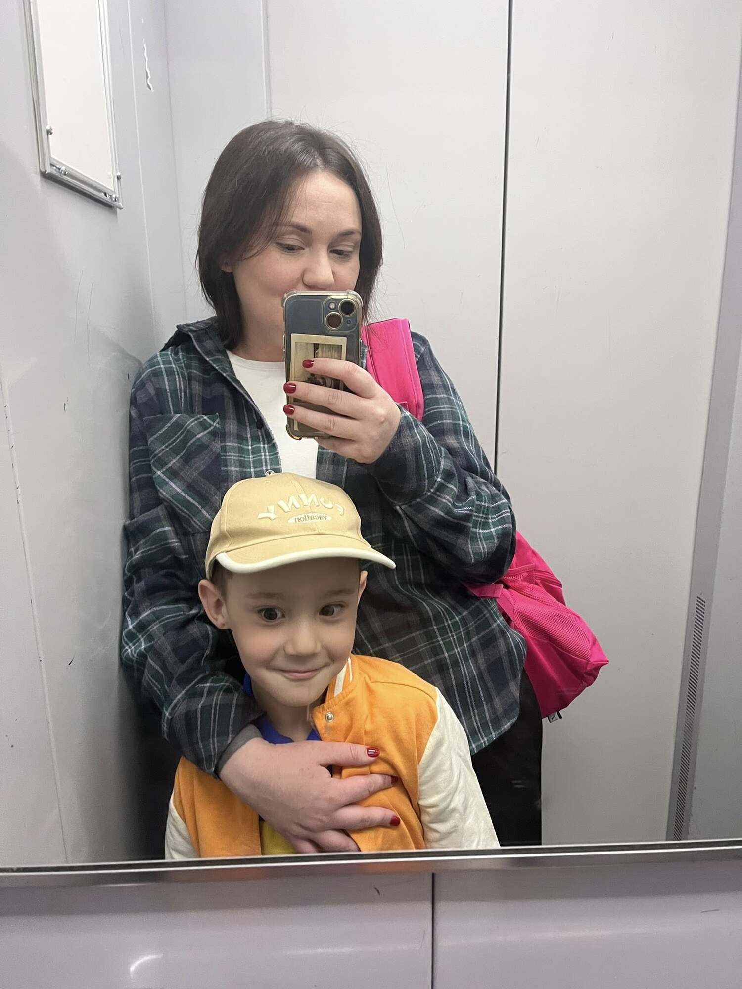 Ветеранка Вікторія Дворецька повідомила, що в Києві стріляли в її машину: усі подробиці та фото