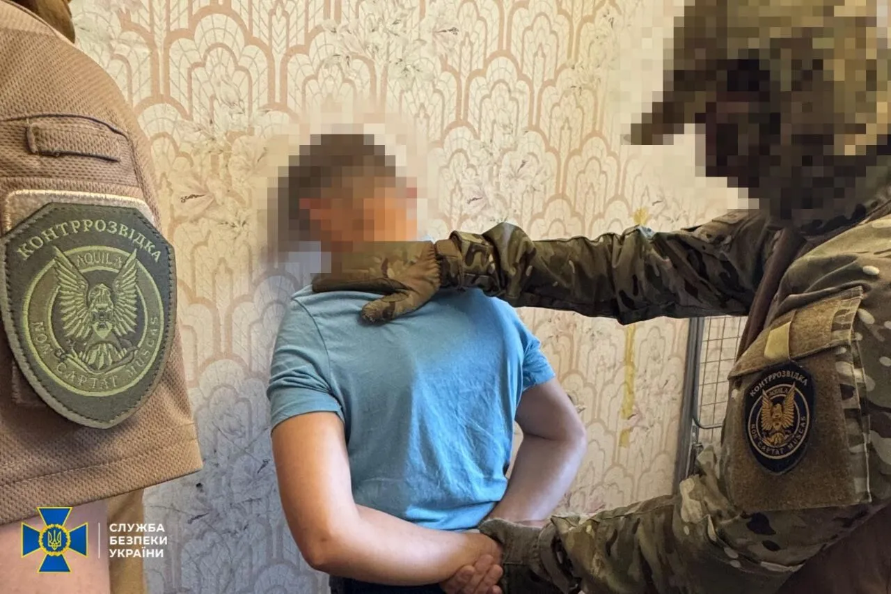 Для конспірації використовував кілька телефонів: СБУ затримала агента ГРУ, який коригував удари по енергооб’єктах Дніпра і Запоріжжя. Фото