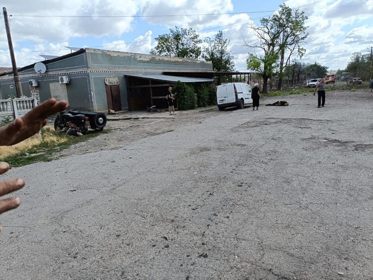 Окупанти завдали ракетного удару по Дніпропетровщині: спалахнула пожежа, є загиблі і поранені. Фото