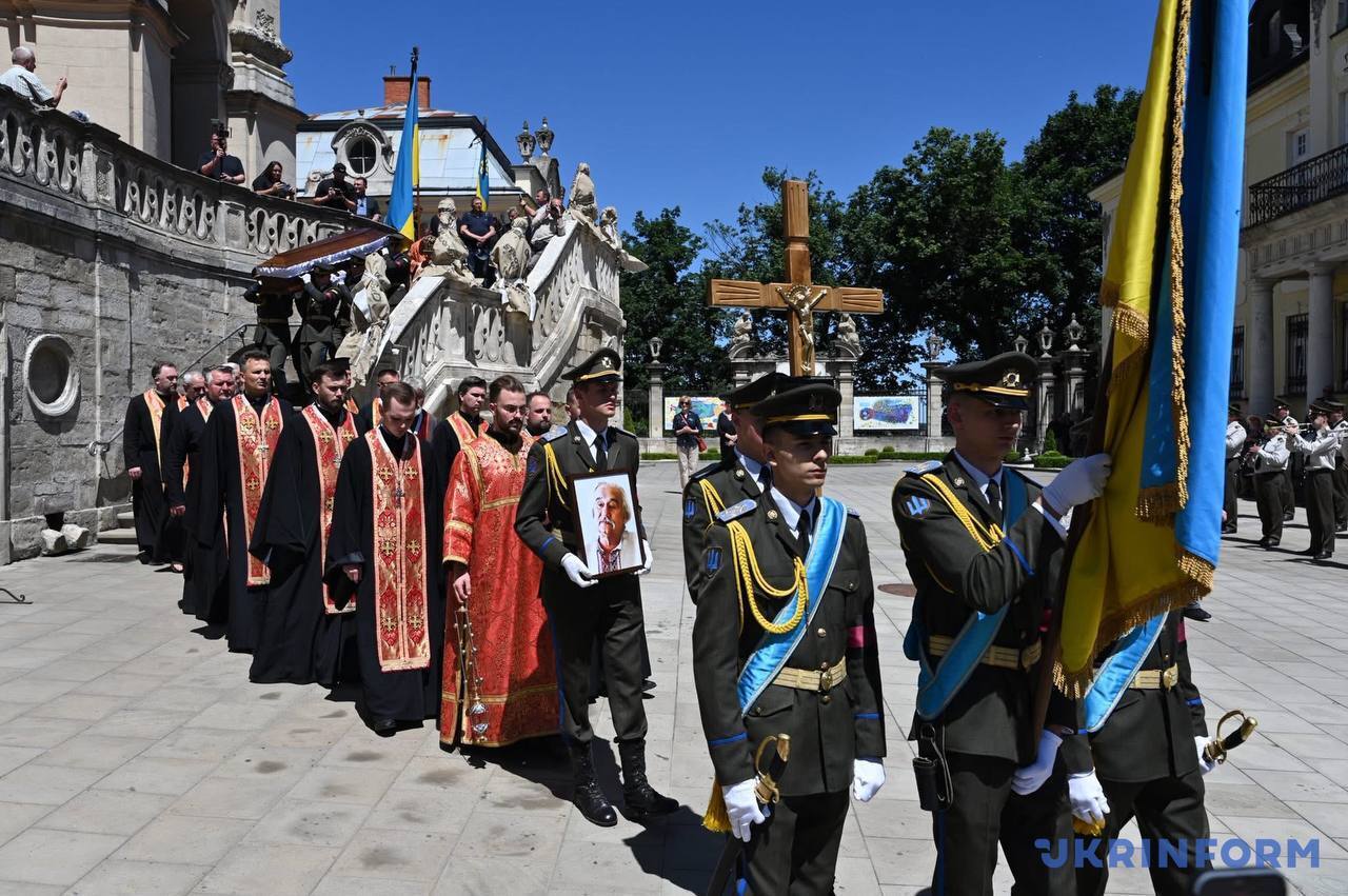 У Львові прощаються з українським письменником і дисидентом Ігорем Калинцем. Фото