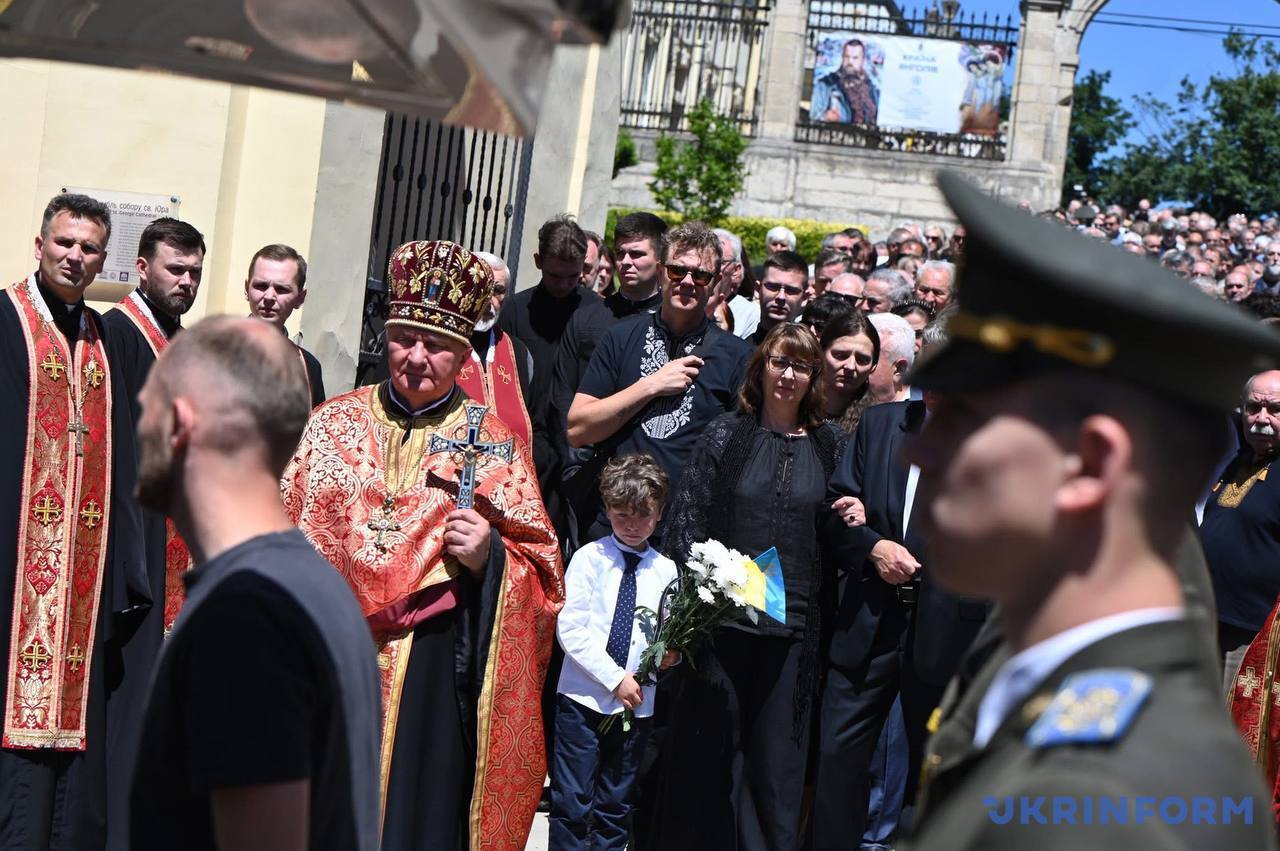 У Львові прощаються з українським письменником і дисидентом Ігорем Калинцем. Фото