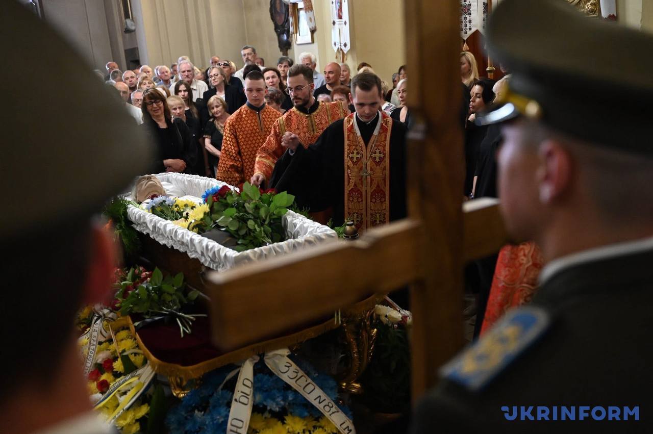У Львові прощаються з українським письменником і дисидентом Ігорем Калинцем. Фото