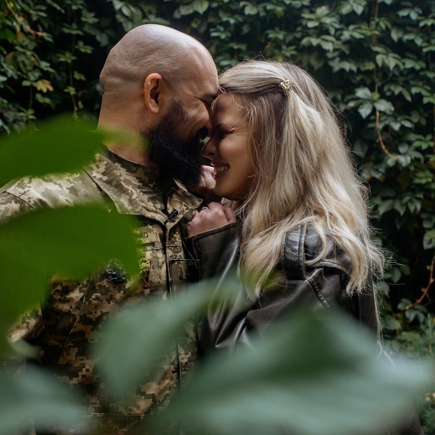 Ведущая "Хит FM" закрутила роман со старшим на 10 лет Героем Украины: он устроил "спецоперацию", чтобы познакомиться