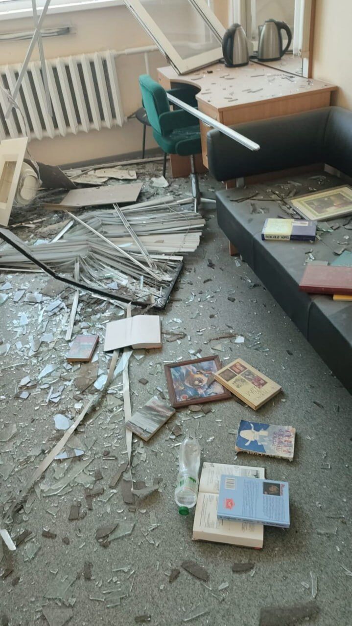 "Есть разрушения в студии": в Киеве в результате вражеской атаки пострадал "5 канал", уничтожена часть техники. Фото и видео