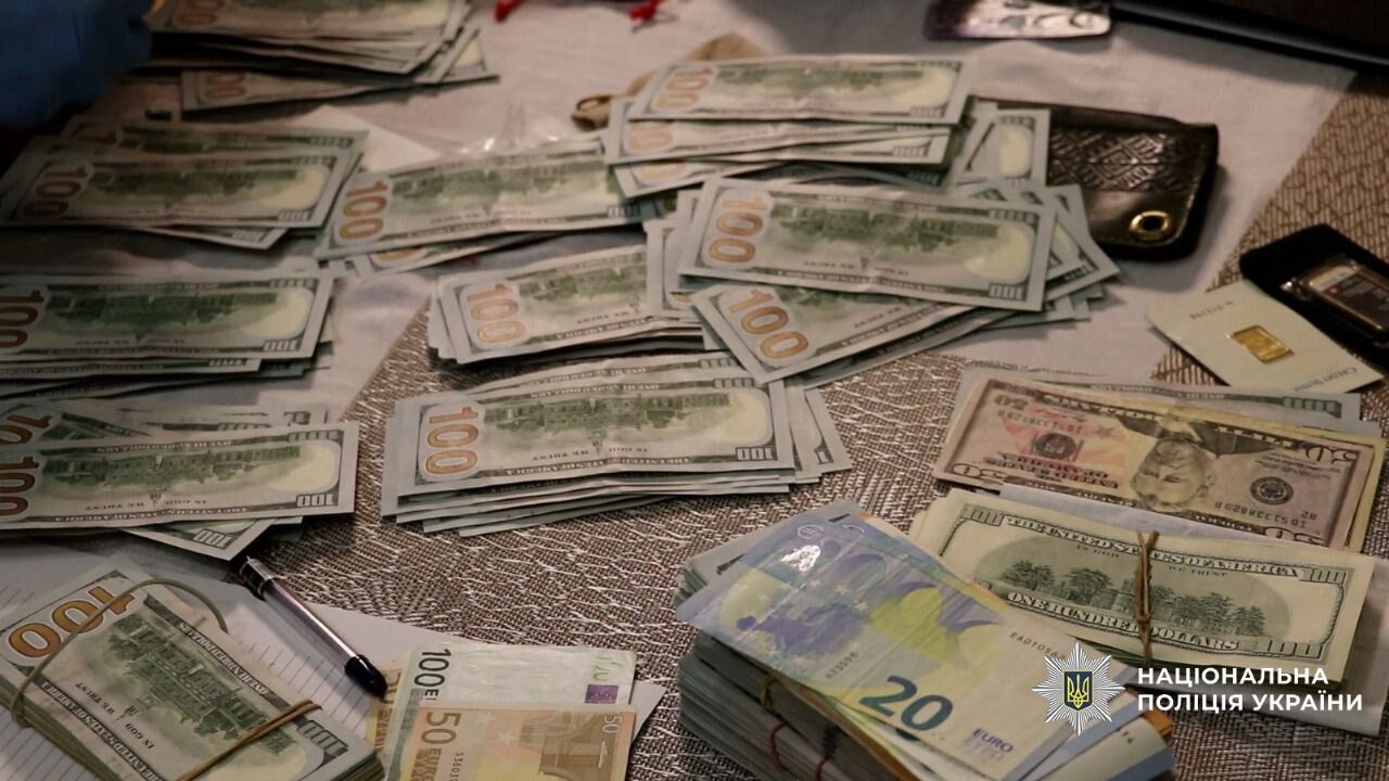 Нацполиция предотвратила заказное убийство свидетелей серии резонансных преступлений и разоблачила попытку подкупа на миллион долларов. Фото