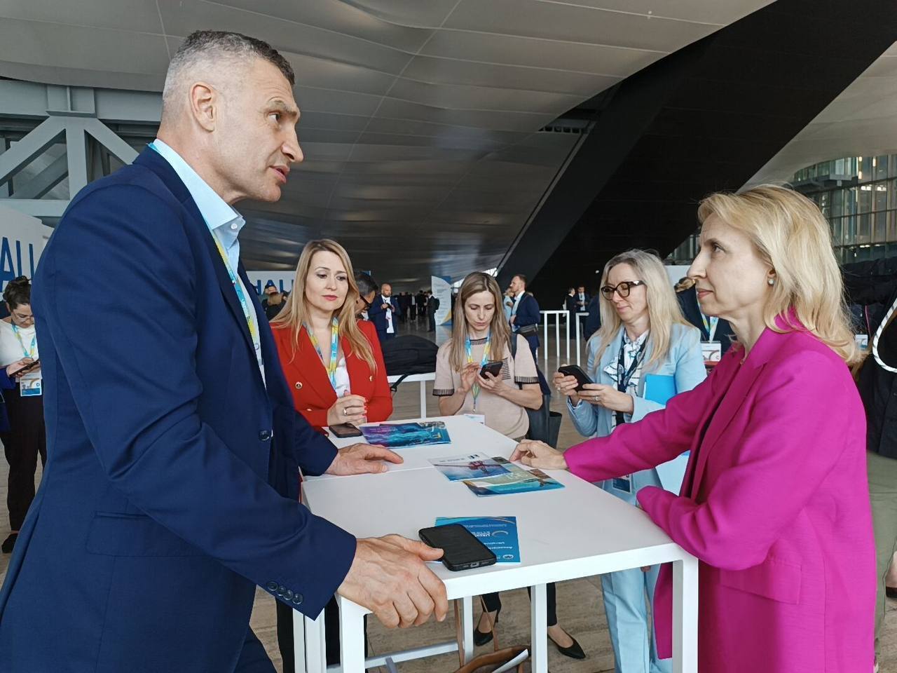 Обговорили реалізацію спільних інфраструктурних проєктів у Києві: Кличко в Римі зустрівся з віцепрезиденткою ЄІБ Червінською