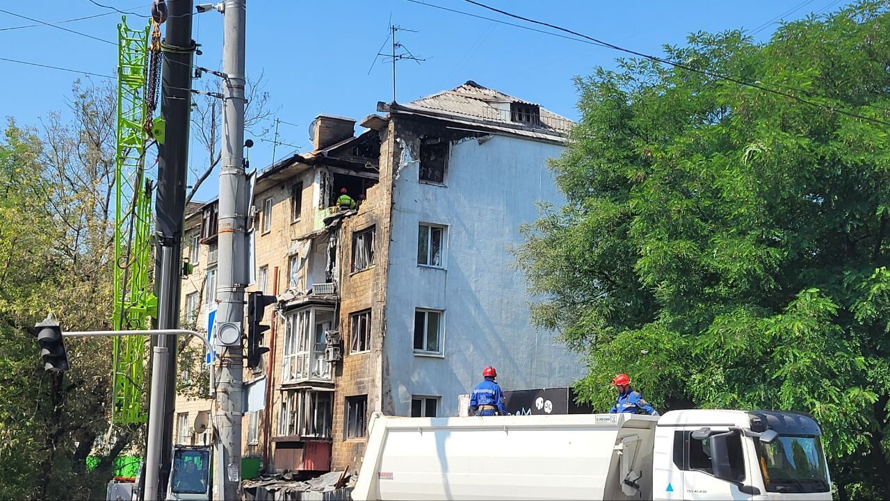 Повреждены дома и уничтожены квартиры: последствия обстрела в Шевченковском районе Киева. Подробности, фото и видео