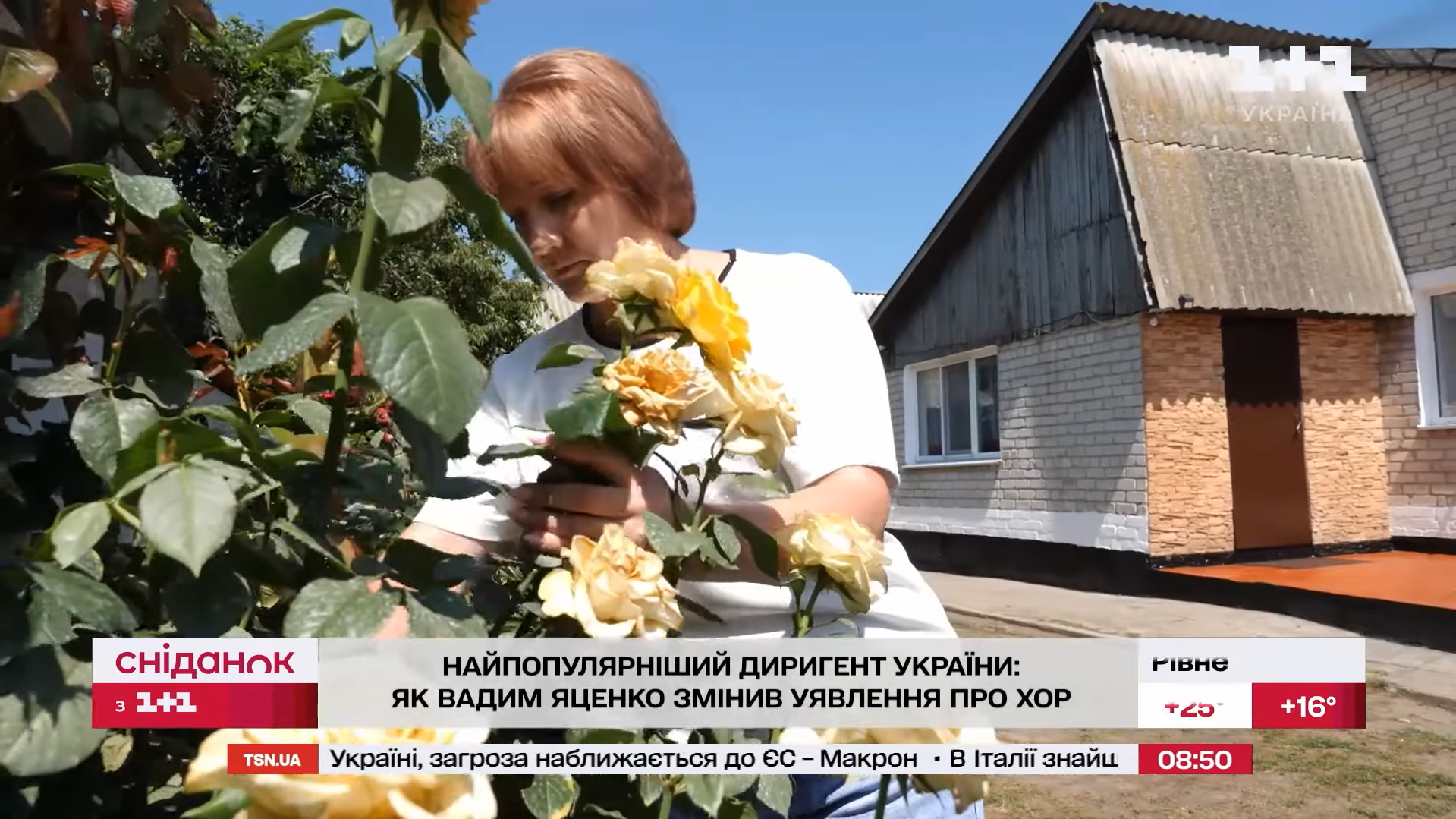 Скромный дом и мама-певица: как выглядит дом звезды хора "Гомон" Вадима Яценко и каким харизматичный дирижер был в детстве. Фото