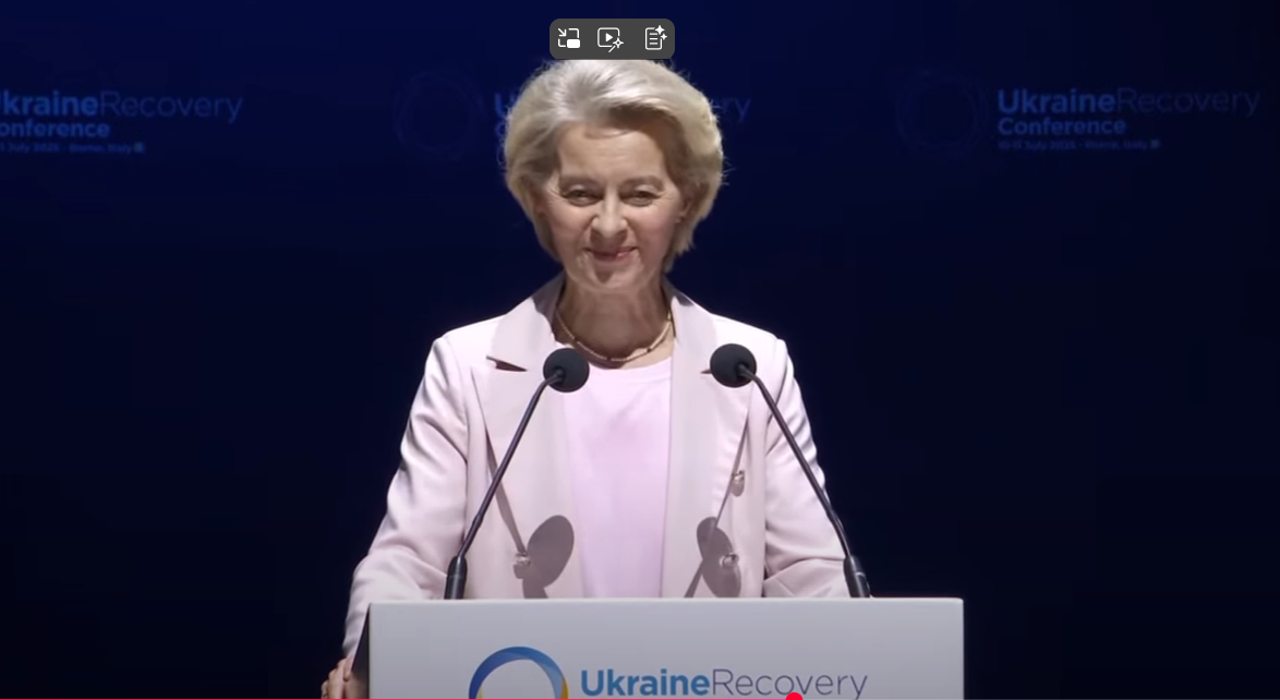 Урсула фон дер Ляйен во время Конференции URC