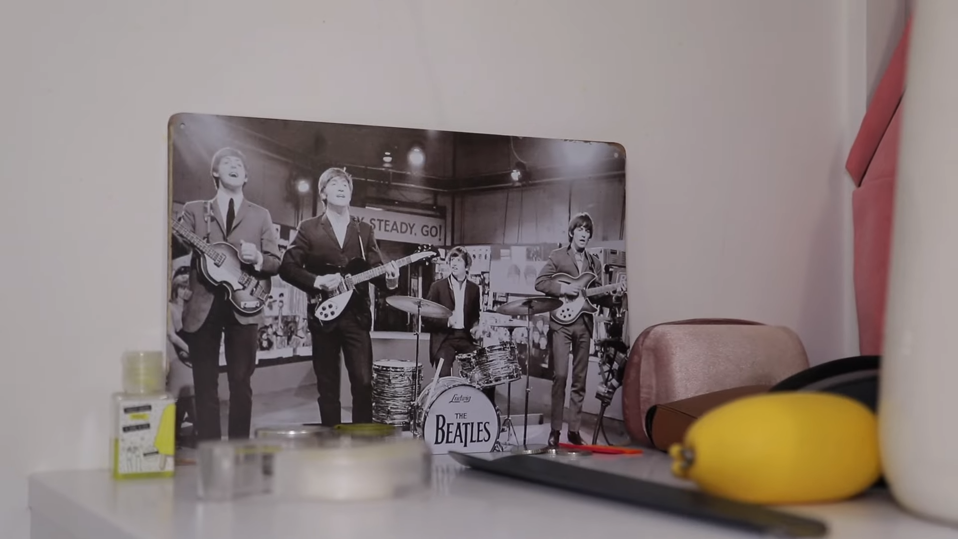 Дизайнерский ремонт, но пустой холодильник: в какой квартире живет интервьюер Эмма Антонюк и почему она боится озвучить арендную плату