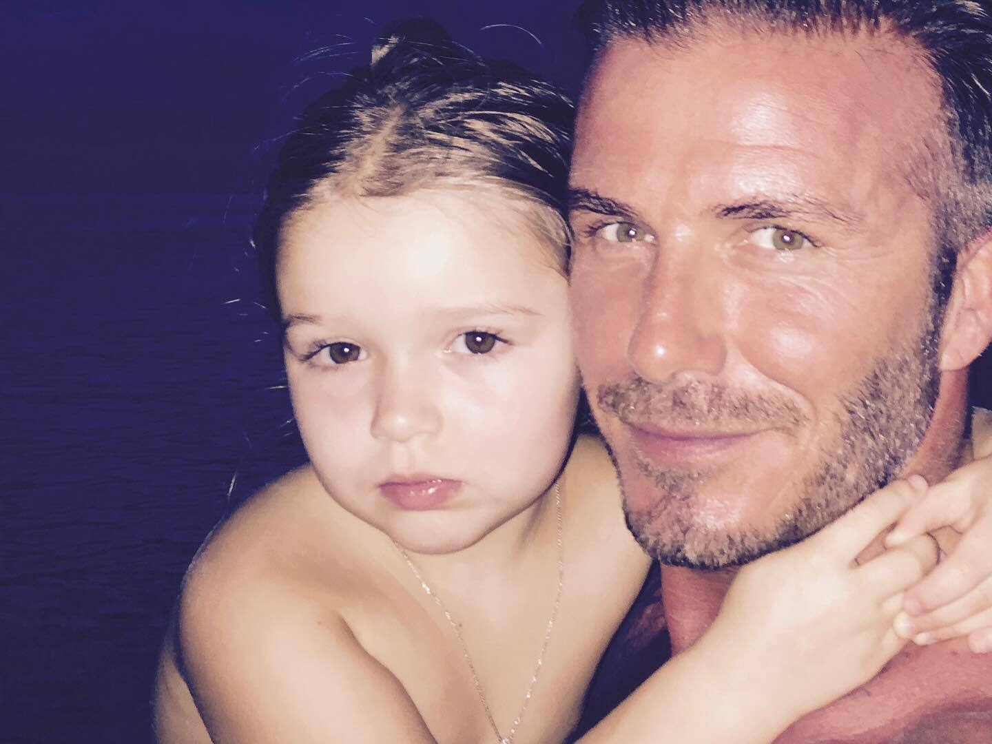 Самая младшая дочь Бекхэмов отпраздновала 14-летие и очаровала своим сходством с папой: какой выросла Харпер. Фото