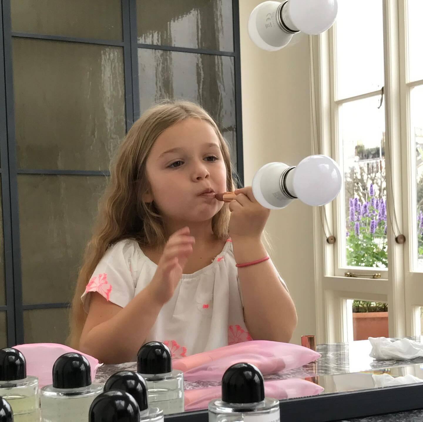 Самая младшая дочь Бекхэмов отпраздновала 14-летие и очаровала своим сходством с папой: какой выросла Харпер. Фото