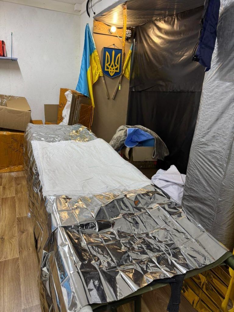 Подземный госпиталь, где спасают раненых воинов, получил новый экскаватор от Порошенко