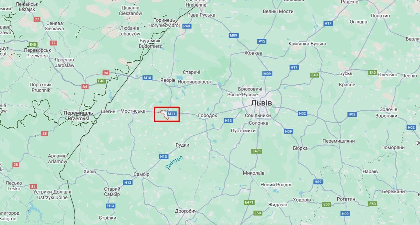 На Львівщині авто влетіло в дерево і перекинулося: дві людини загинули на місці. Фото